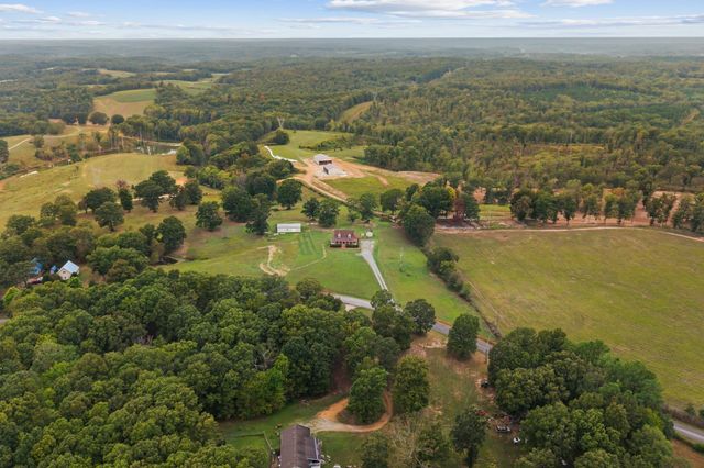 8590 Poplar Grove Rd, Mc Ewen, TN 37101