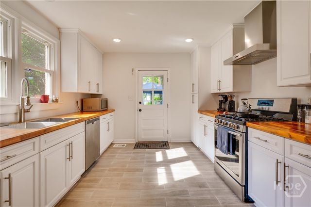 429 Columbus Drive, Savannah, GA 31405