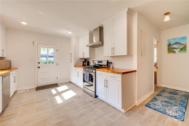429 Columbus Drive, Savannah, GA 31405