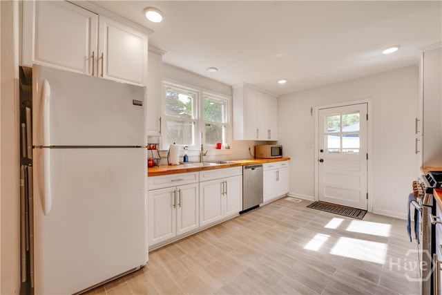 429 Columbus Drive, Savannah, GA 31405