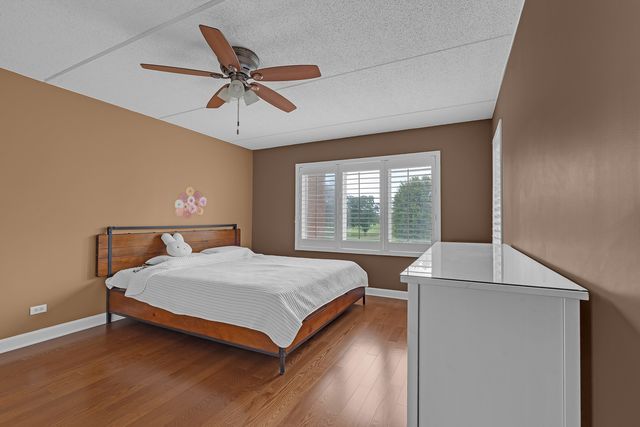 720 Creekside Drive 303, Mount Prospect, IL 60056