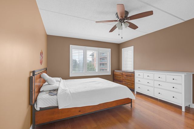 720 Creekside Drive 303, Mount Prospect, IL 60056