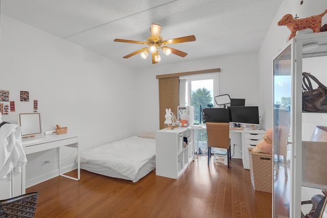 720 Creekside Drive 303, Mount Prospect, IL 60056