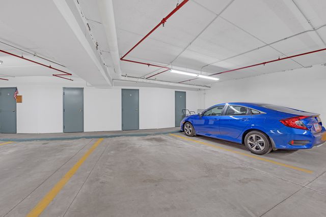 720 Creekside Drive 303, Mount Prospect, IL 60056
