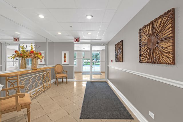 720 Creekside Drive 303, Mount Prospect, IL 60056