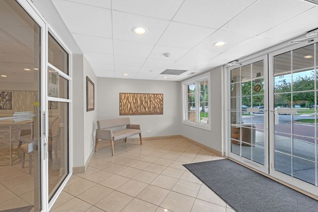 720 Creekside Drive 303, Mount Prospect, IL 60056