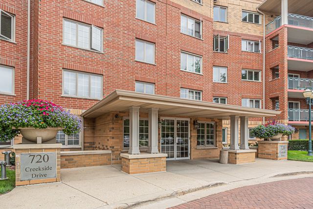 720 Creekside Drive 303, Mount Prospect, IL 60056