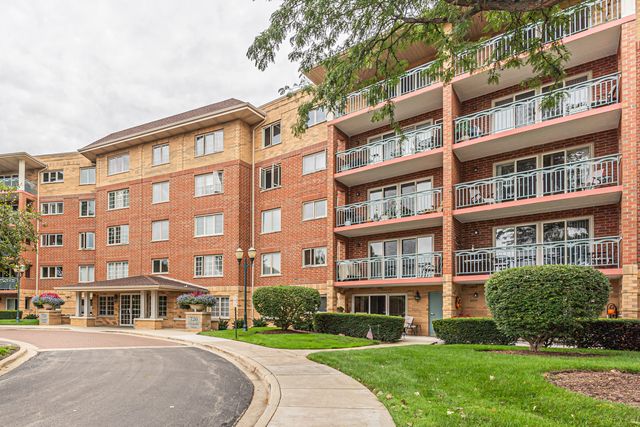 720 Creekside Drive 303, Mount Prospect, IL 60056