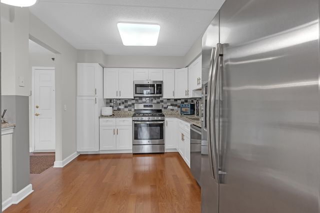 720 Creekside Drive 303, Mount Prospect, IL 60056