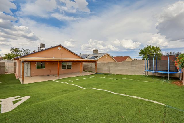 8408 Rancher Road SW, Albuquerque, NM 87121