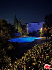 3320 Griffith Park Boulevard 4, Los Angeles, CA 90027