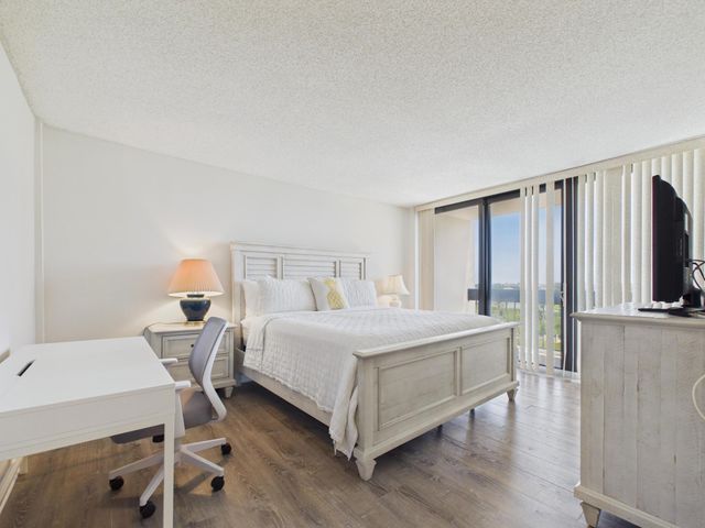 2400 PRESIDENTIAL Way 704, West Palm Beach, FL 33401