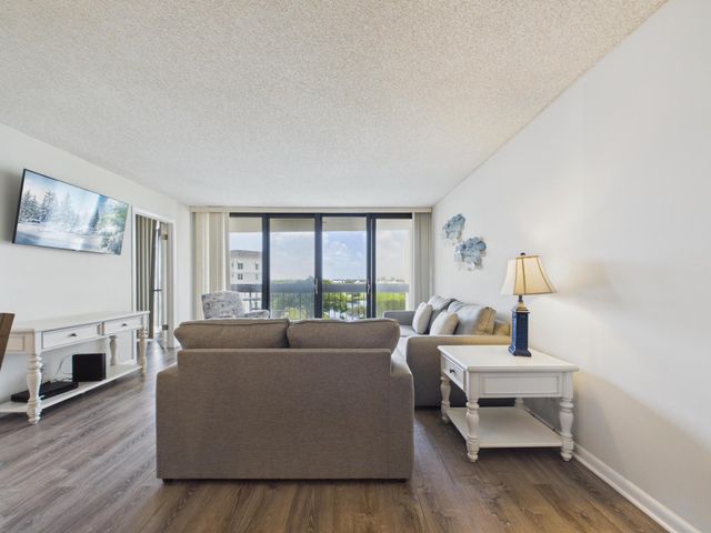 2400 PRESIDENTIAL Way 704, West Palm Beach, FL 33401