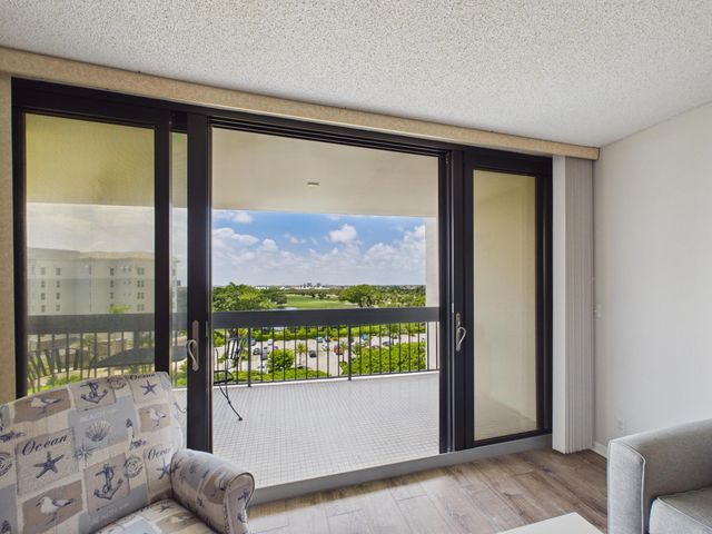 2400 PRESIDENTIAL Way 704, West Palm Beach, FL 33401