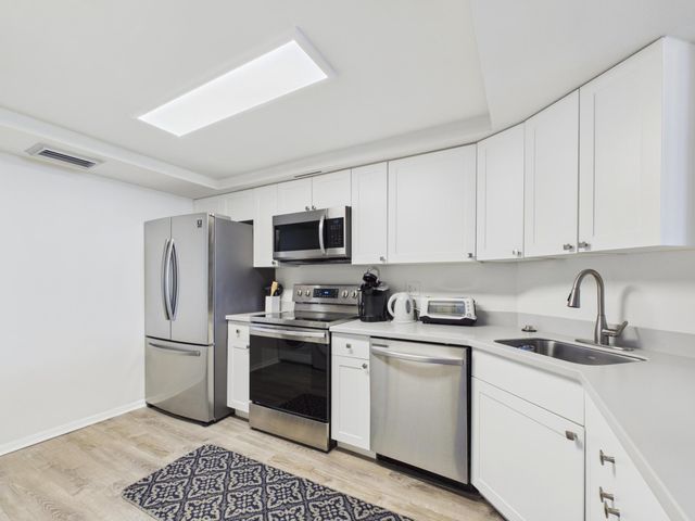2400 PRESIDENTIAL Way 704, West Palm Beach, FL 33401