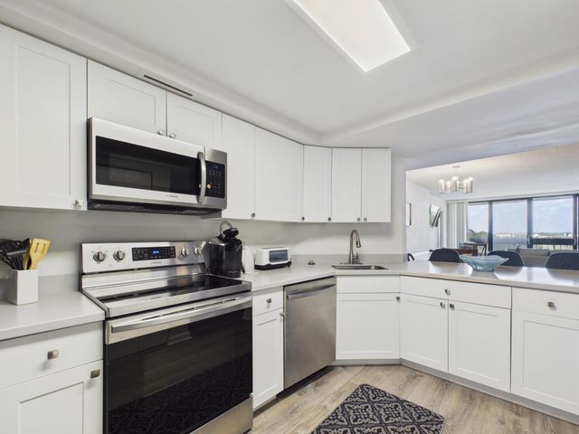 2400 PRESIDENTIAL Way 704, West Palm Beach, FL 33401