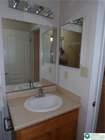 302 Windsor Place 302, Macungie Boro, PA 18062