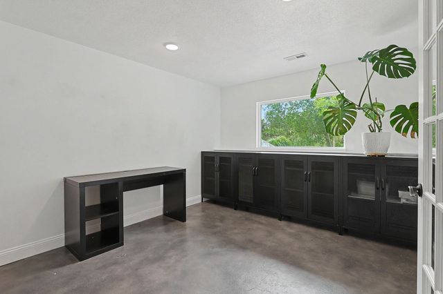 3817 N Estancia, Wichita, KS 67205