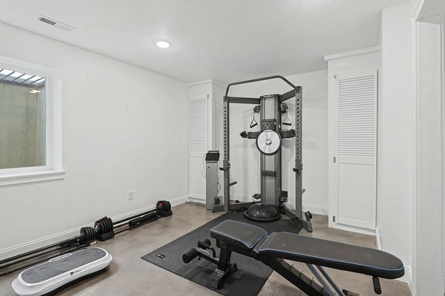 3817 N Estancia, Wichita, KS 67205