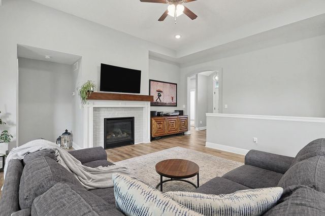 3817 N Estancia, Wichita, KS 67205
