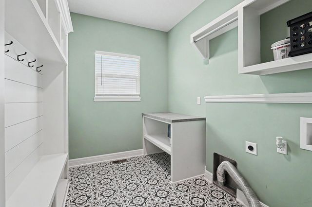 3817 N Estancia, Wichita, KS 67205