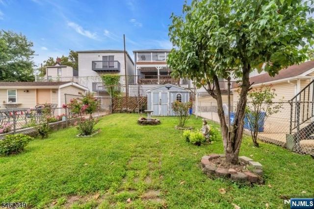 29 Kossuth Street, Newark, NJ 07105
