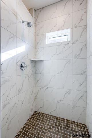 21057 Howe Street, Omaha, NE 68022