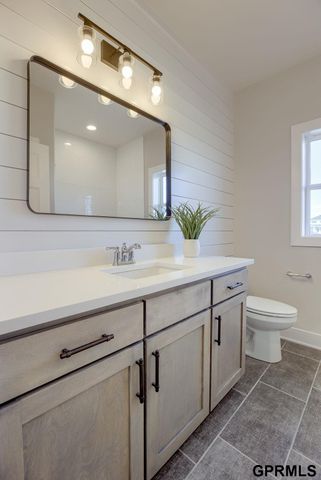 21057 Howe Street, Omaha, NE 68022