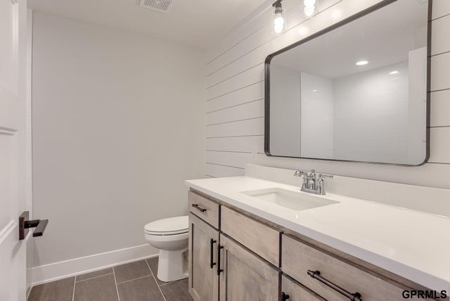 21057 Howe Street, Omaha, NE 68022