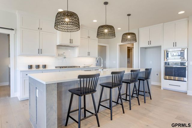 21057 Howe Street, Omaha, NE 68022