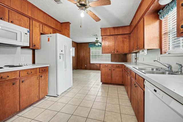 2208 Wyoming Street, Baytown, TX 77520
