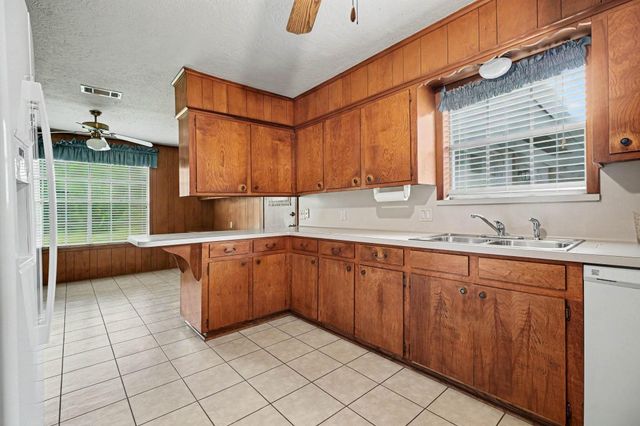 2208 Wyoming Street, Baytown, TX 77520