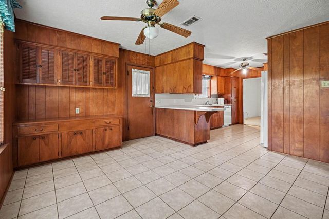 2208 Wyoming Street, Baytown, TX 77520