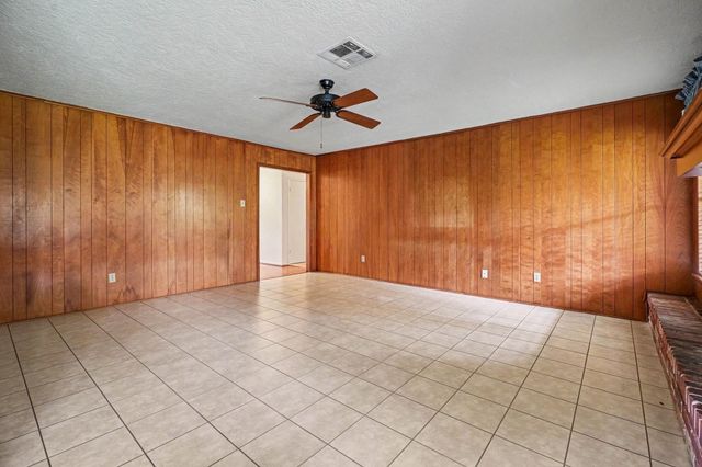 2208 Wyoming Street, Baytown, TX 77520