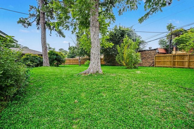 2208 Wyoming Street, Baytown, TX 77520