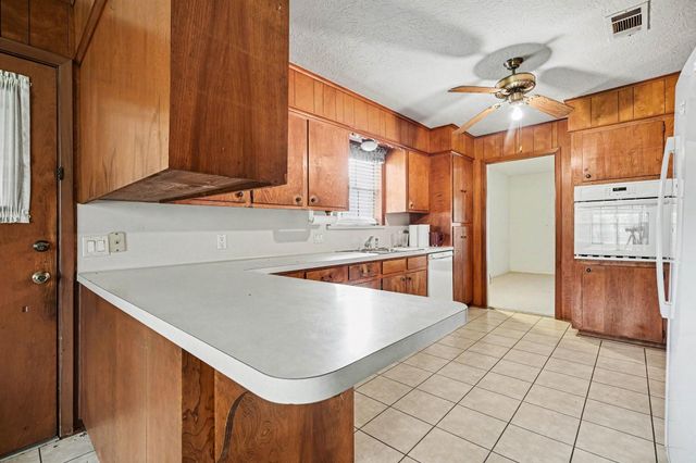 2208 Wyoming Street, Baytown, TX 77520
