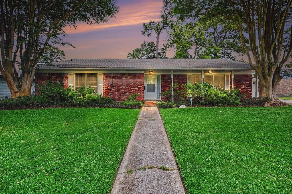 2208 Wyoming Street, Baytown, TX 77520