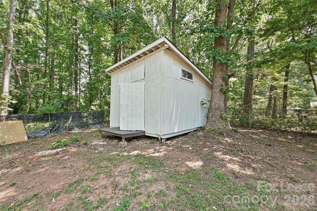 5121 Farm Pond Lane, Charlotte, NC 28212