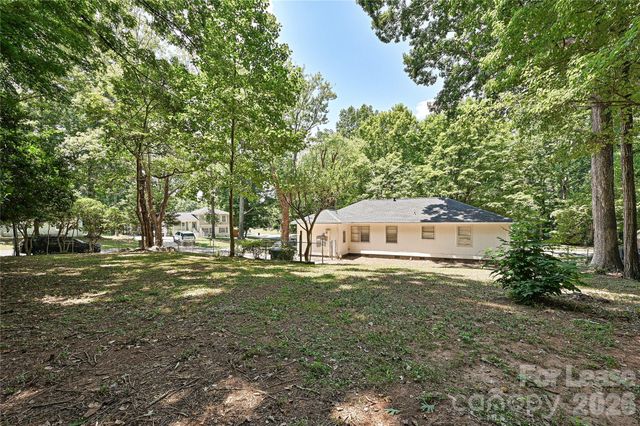 5121 Farm Pond Lane, Charlotte, NC 28212