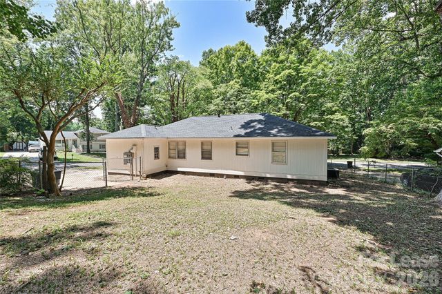 5121 Farm Pond Lane, Charlotte, NC 28212