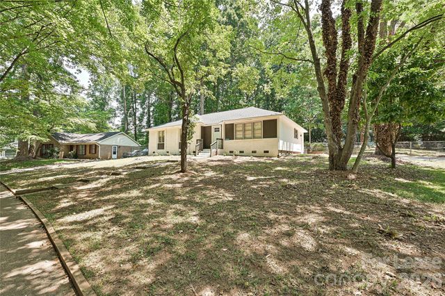 5121 Farm Pond Lane, Charlotte, NC 28212