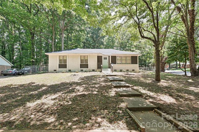 5121 Farm Pond Lane, Charlotte, NC 28212