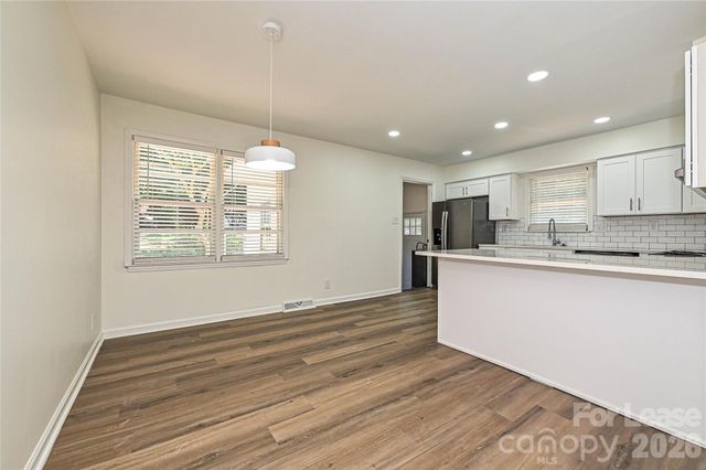 5121 Farm Pond Lane, Charlotte, NC 28212