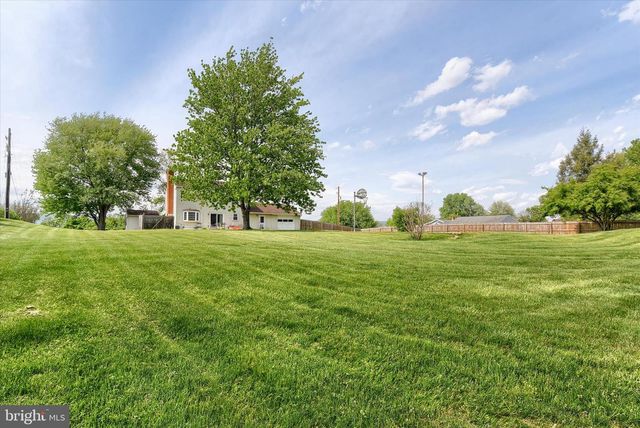810 CREEK ROAD, Carlisle, PA 17015