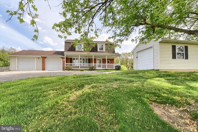 810 CREEK ROAD, Carlisle, PA 17015