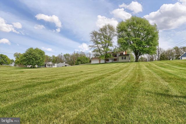 810 CREEK ROAD, Carlisle, PA 17015