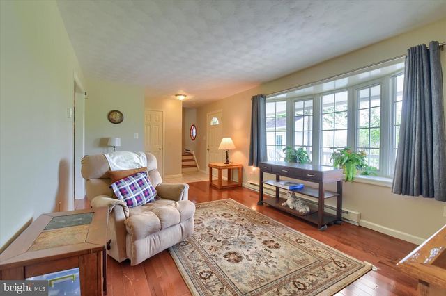 810 CREEK ROAD, Carlisle, PA 17015