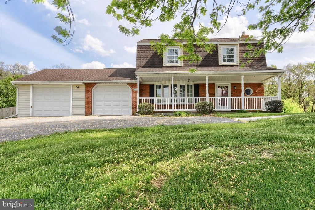 810 CREEK ROAD, Carlisle, PA 17015