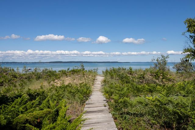 5196 MacKenzie Drive, Milton Twp, MI 49648