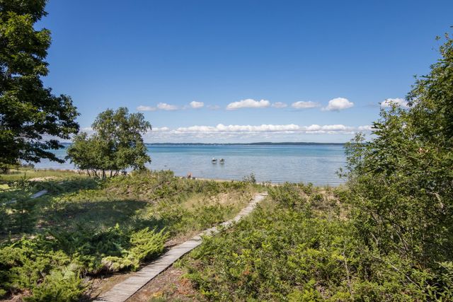 5196 MacKenzie Drive, Milton Twp, MI 49648